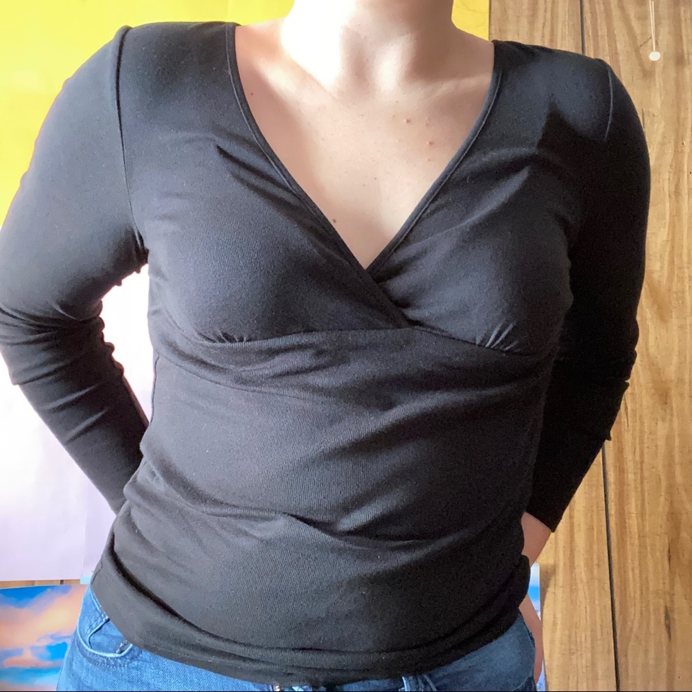 Black midi sleeve v-neck shit